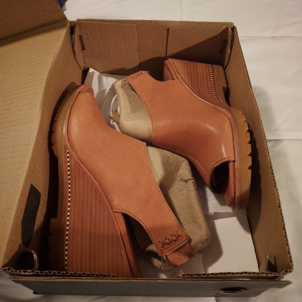 EUC Sorel After Hours slingbacks, camel, size 8 - Picture 4 of 9